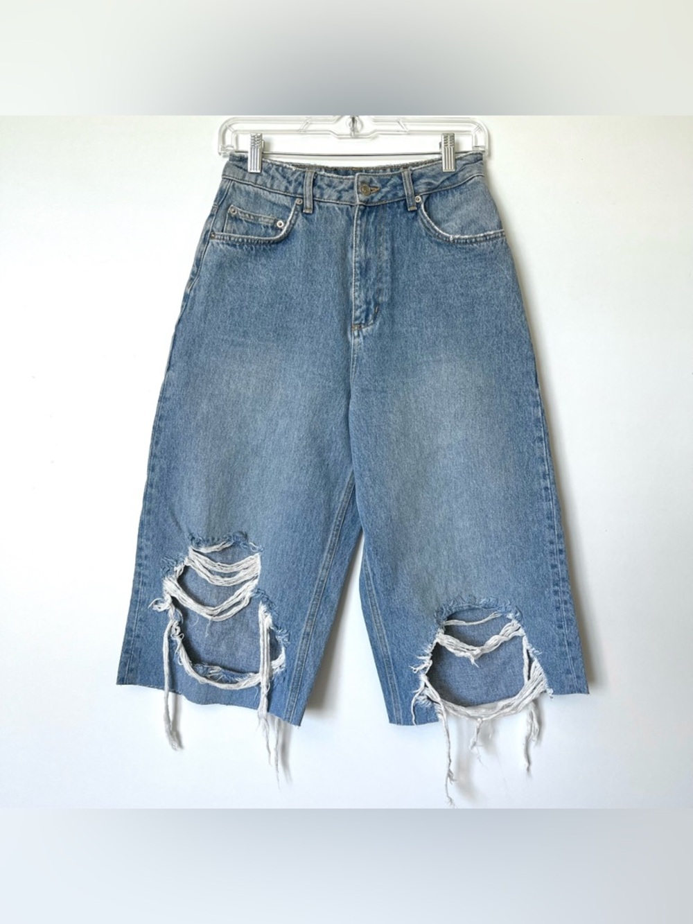 @(･∀･)@

Wide Leg Distressed Ripped Jorts